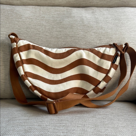 Uniqlo Handbags - Uniqlo Brown and Cream Wave-Pattern Crossbody Bag